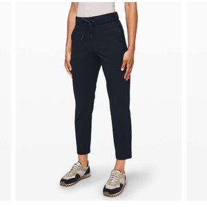 lululemon On the Fly 7/8 Pant *Woven Navy Size 2